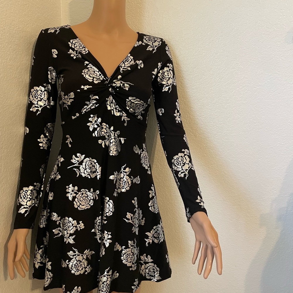 Black Floral Twist-Front Long-Sleeve Dress